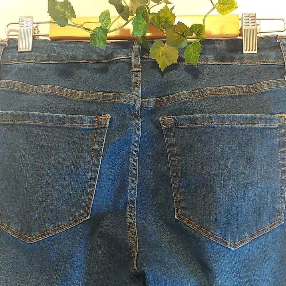 Chaps. Boot Cut Denim Jeans. Size 6/28. Great condition. - Picture 4 of 10